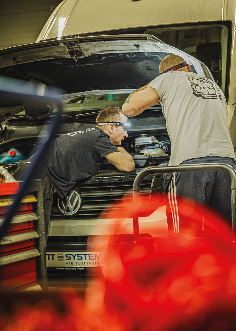 Kamper na poduszkach. Przystanek Ostropa i zawieszenie pneumatyczne 1